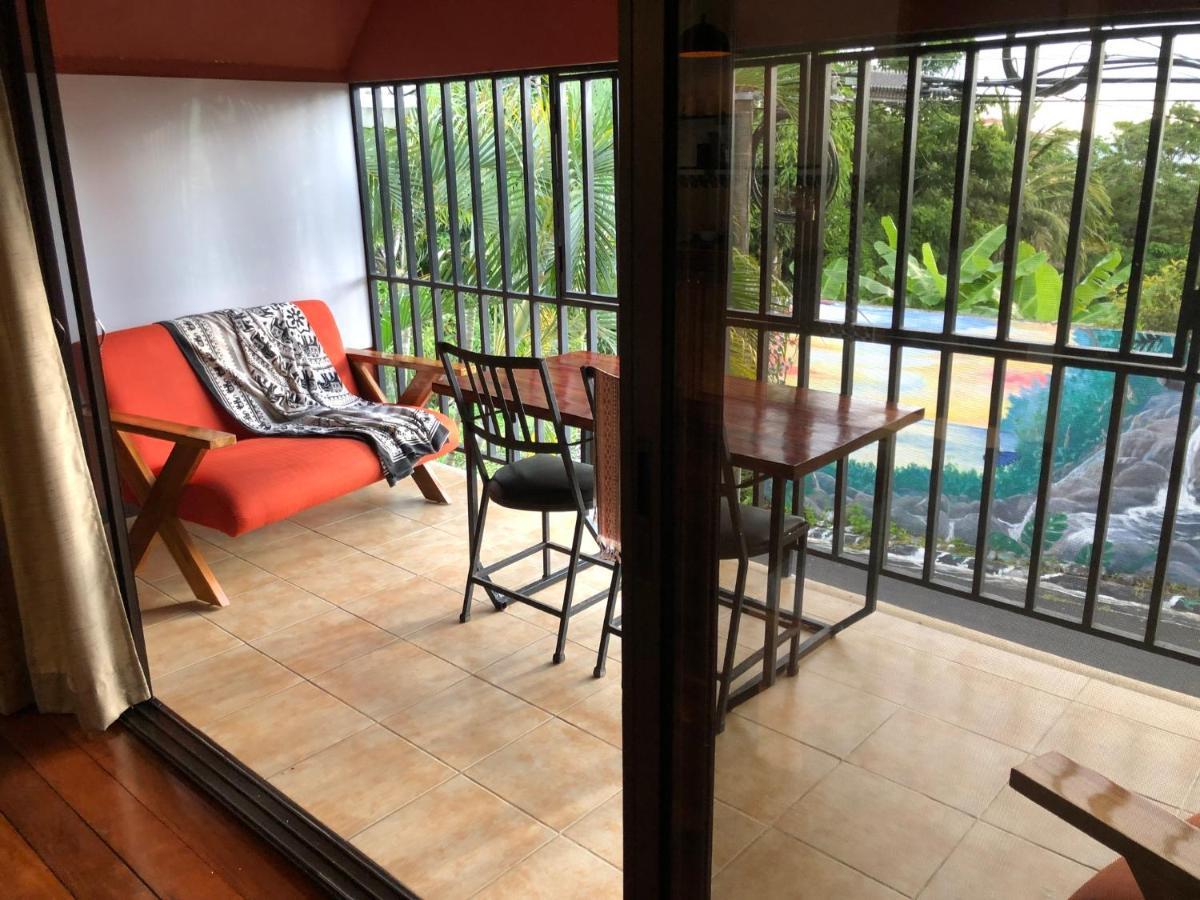 Cockatoo Studio Apartments Manuel Antonio Exteriör bild